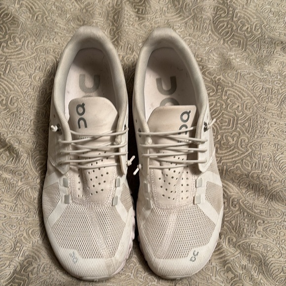 On Cloud 5 Shoes - Picture 3 of 8